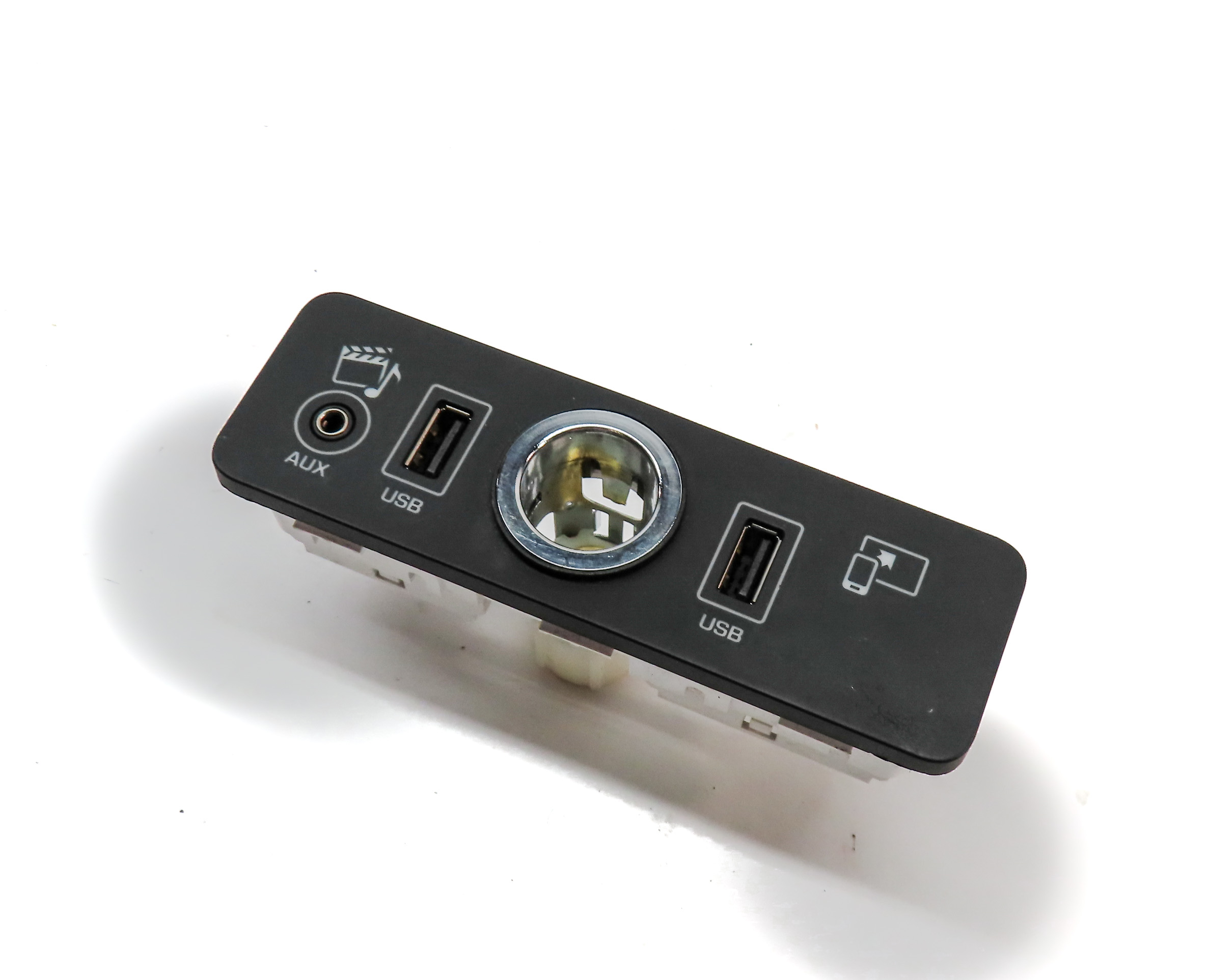 2016 RANGE ROVER SPORT (L494) AUX IN USB PORT 12V POWER SOCKET PANEL — exact item pictured